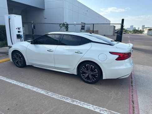Used 2016 Nissan Maxima Platinum w/ Interior Lighting Package FWD image 1
