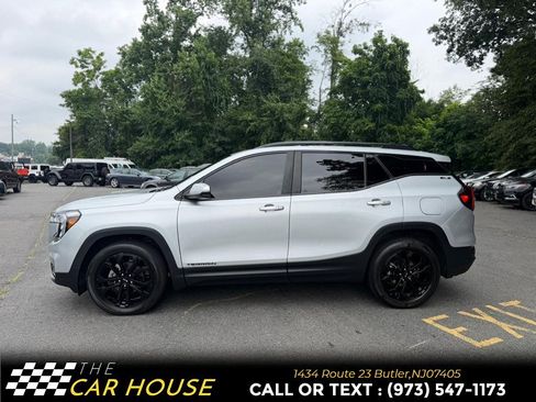 Used 2022 GMC Terrain SLE w/ Driver Convenience Package AWD/4WD image 3