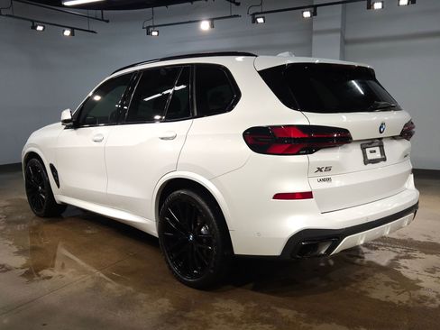 Used 2025 BMW X5 xDrive40i w/ M Sport Package AWD/4WD image 5
