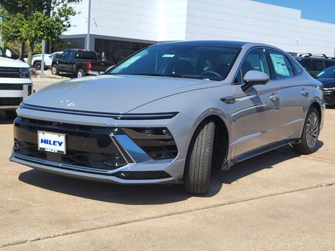 New 2026 Hyundai Sonata Limited FWD image 2