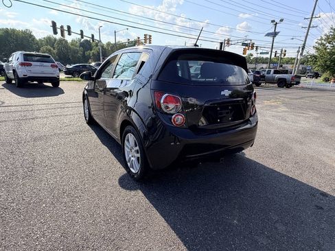 Used 2016 Chevrolet Sonic LT w/ Fun and Sun Package FWD image 13