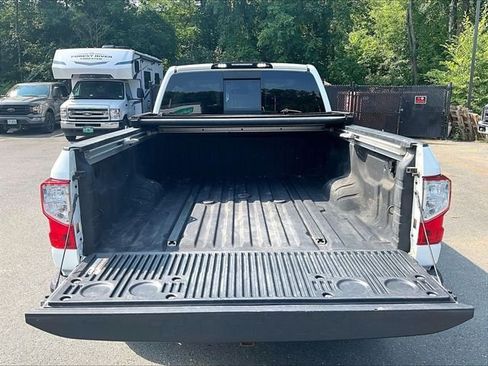 Used 2019 Nissan Titan SV w/ SV Convenience Package AWD/4WD image 29