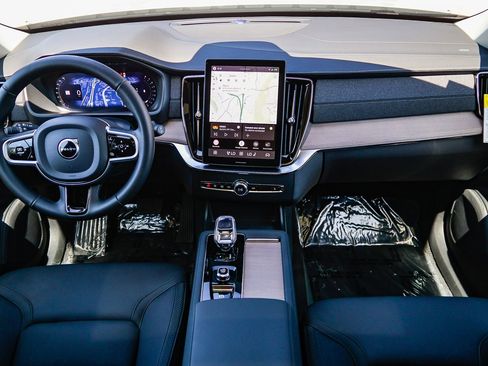 Used 2026 Volvo XC90 B5 Core image 13