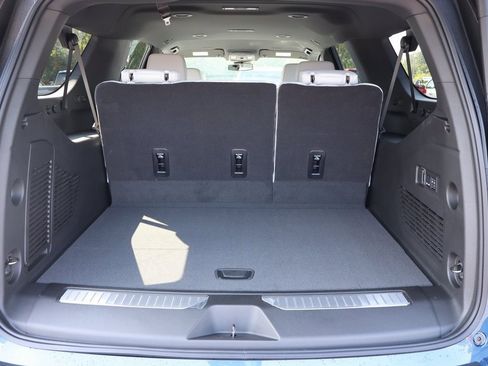 New 2025 Chevrolet Suburban Premier image 25