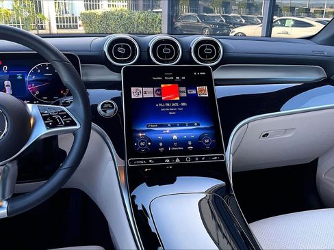 Used 2025 Mercedes-Benz GLC 300 image 6