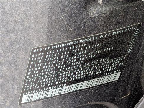 Used 2023 Volkswagen Tiguan SE R-Line image 16