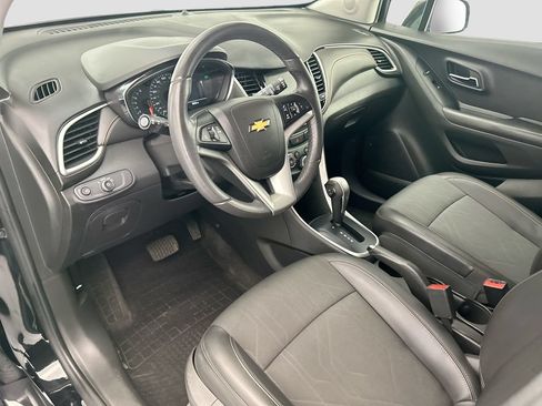 Used 2022 Chevrolet Trax LT w/ LT Convenience Package AWD/4WD image 9