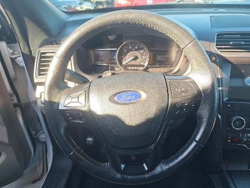 Used 2019 Ford Explorer XLT w/ Equipment Group 202A image 9
