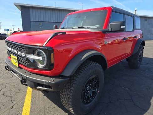 Used 2023 Ford Bronco Wildtrak image 3