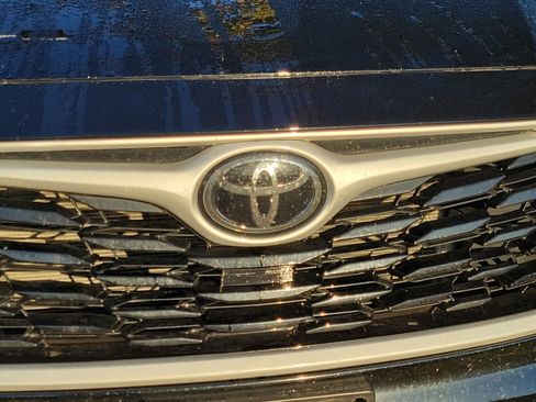 Used 2024 Toyota Highlander XLE image 19