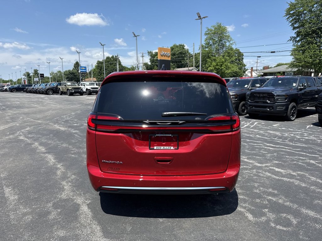 New 2027 Chrysler Pacifica Select FWD image 19
