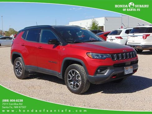 Used 2025 Jeep Compass Trailhawk AWD/4WD image 1