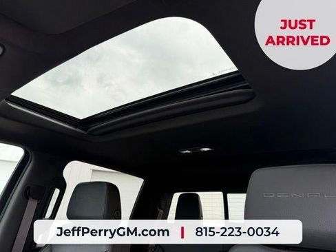 Used 2021 GMC Sierra 2500 Denali w/ Denali Ultimate Package AWD/4WD image 16