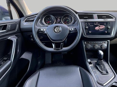 Used 2021 Volkswagen Tiguan SE FWD image 5