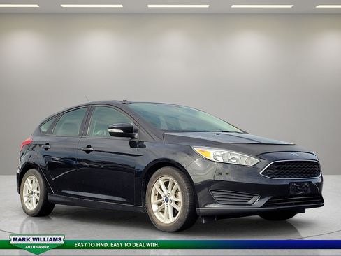 Used 2015 Ford Focus SE FWD image 1
