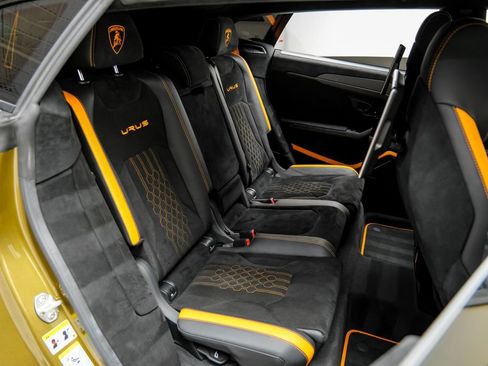 Used 2023 Lamborghini Urus Performante AWD/4WD image 45