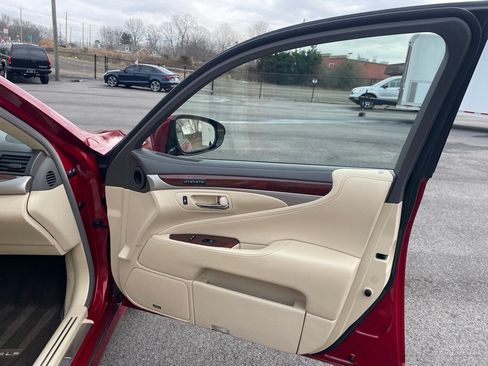 Used 2014 Lexus LS 460 w/ Comfort Package RWD image 21