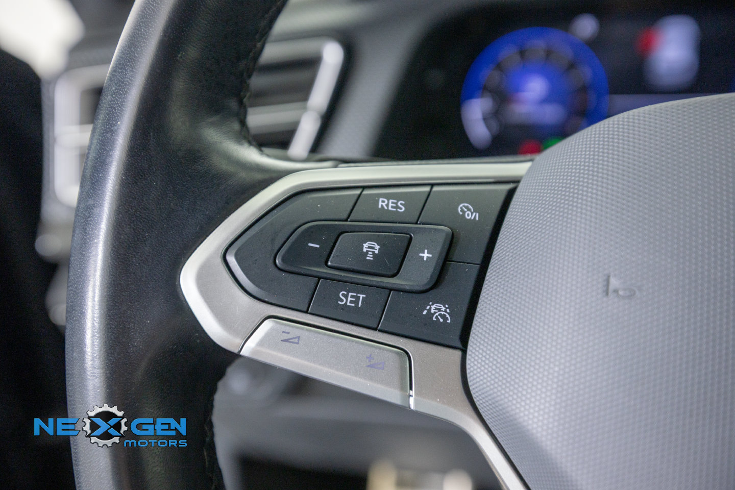 Used 2024 Volkswagen Atlas Cross Sport SEL Premium R-Line AWD/4WD image 15
