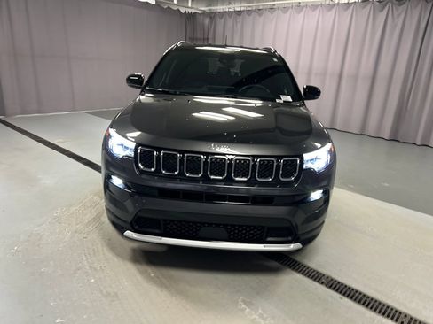 Used 2024 Jeep Compass Limited w/ Elite Group AWD/4WD image 2