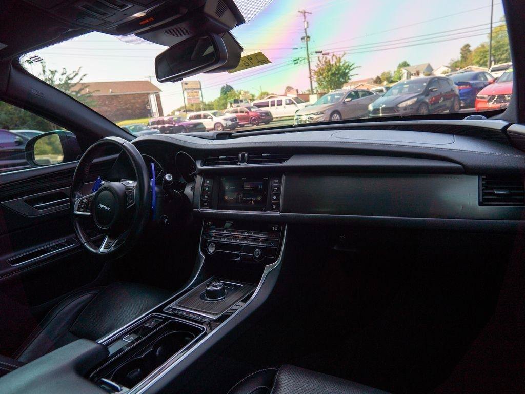 Used 2018 Jaguar XF S RWD image 14