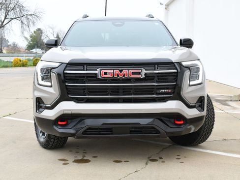 Used 2026 GMC Terrain AT4 w/ Technology Package II image 3