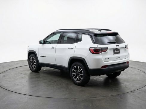 Used 2025 Jeep Compass Trailhawk image 6
