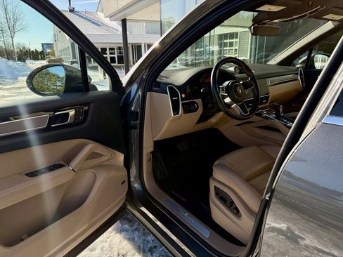 Used 2023 Porsche Cayenne image 18