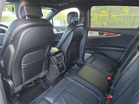 Used 2016 Lincoln MKX Reserve w/ Luxury Package FWD image 13
