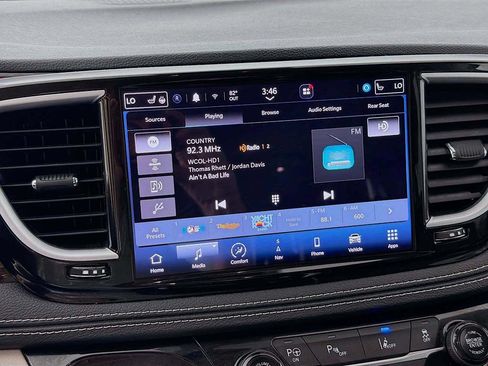 Used 2023 Chrysler Pacifica Limited w/ Uconnect Theater Family Group FWD image 43