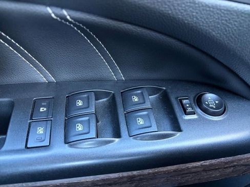 Used 2022 GMC Canyon Denali w/ Denali Black Edition Package image 4