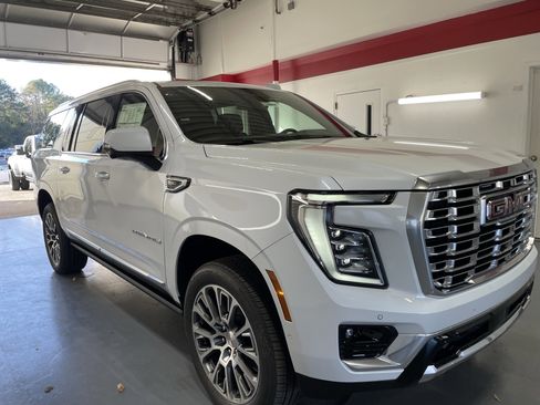 New 2026 GMC Yukon XL Denali w/ Sun & Power Step Package image 3