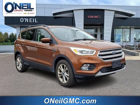 Used 2017 Ford Escape SE w/ Equipment Group 201A AWD/4WD image 1