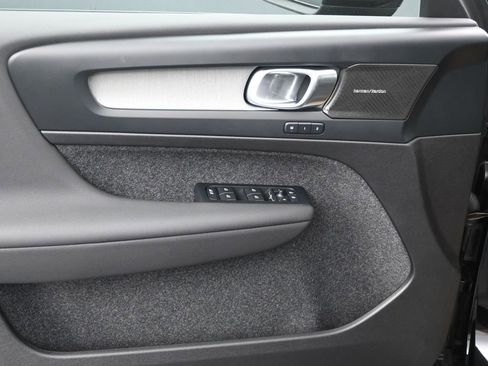 New 2026 Volvo XC40 B5 Ultra AWD/4WD image 10
