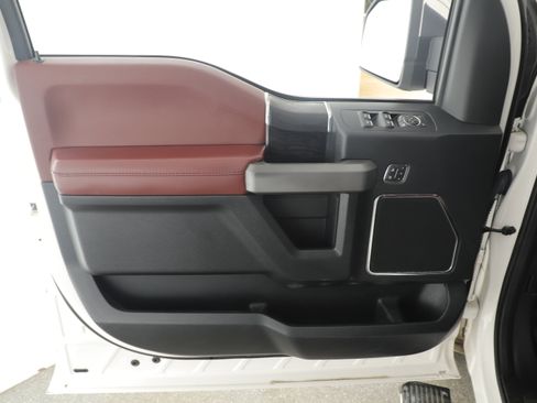 Certified 2018 Ford F150 Platinum w/ Equipment Group 701A Luxury image 9