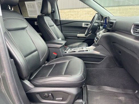 Used 2023 Ford Explorer XLT w/ Equipment Group 202A AWD/4WD image 11