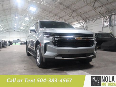 Used 2024 Chevrolet Suburban LT RWD image 7