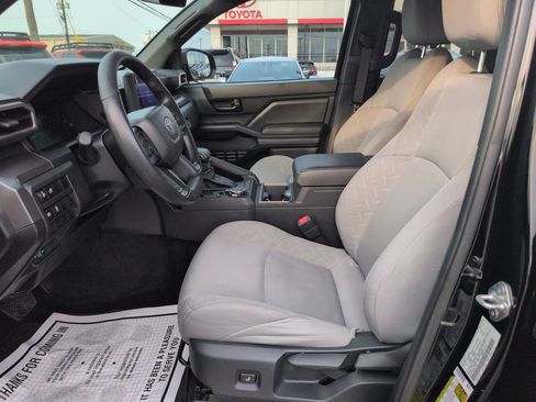 Used 2025 Toyota Tacoma SR5 AWD/4WD image 9