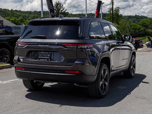 Used 2024 Jeep Grand Cherokee Altitude AWD/4WD image 4