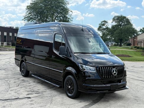 Used 2024 Mercedes-Benz Sprinter 2500 image 1
