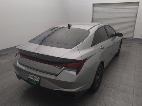 Used 2022 Hyundai Elantra SEL w/ Convenience Package FWD image 7
