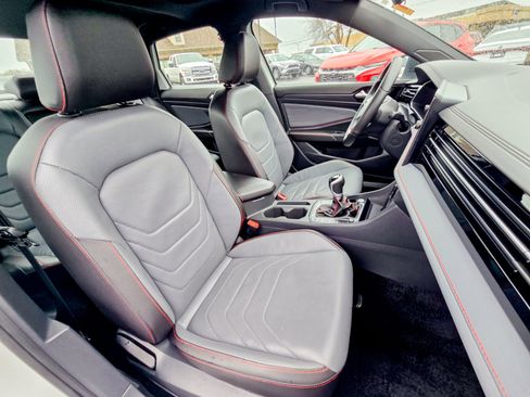 Used 2025 Volkswagen Jetta GLI Autobahn image 29