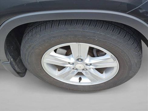 Used 2017 Chevrolet Trax LT w/ Sun & Sound Package FWD image 7