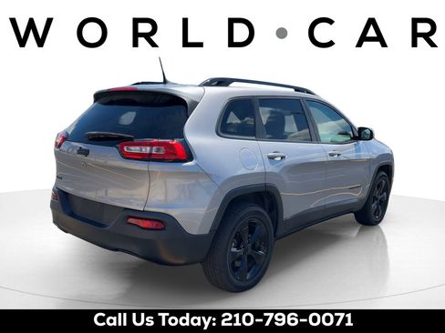 Used 2018 Jeep Cherokee Latitude w/ Altitude Package AWD/4WD image 7