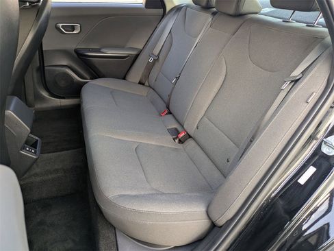 Used 2025 Kia K4 LXS image 27