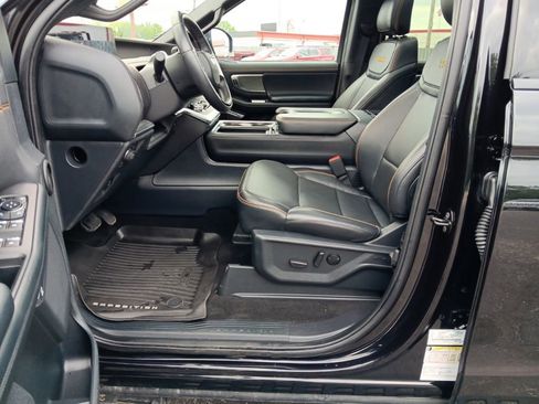 Used 2025 Ford Expedition Tremor AWD/4WD image 32
