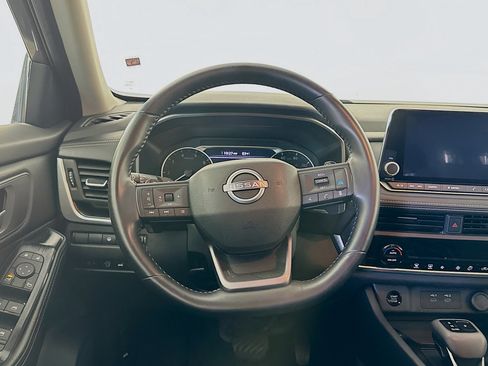 Used 2025 Nissan Rogue SV AWD/4WD image 18