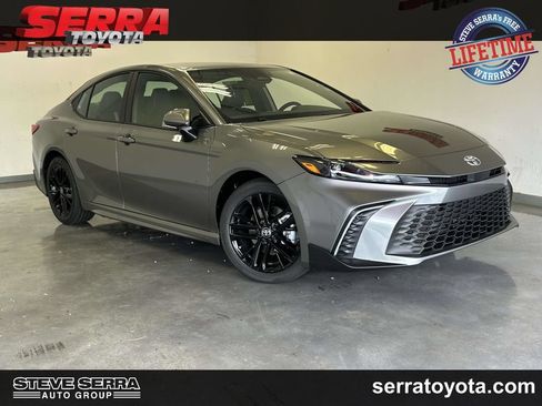 Used 2026 Toyota Camry SE FWD image 1