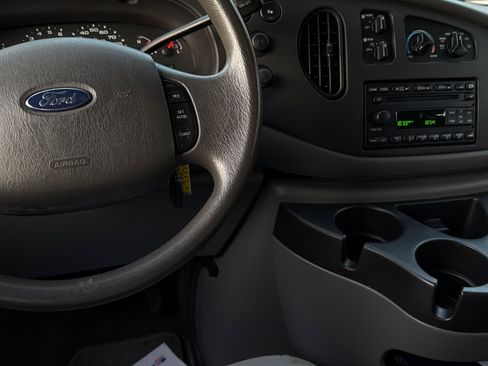 Used 2008 Ford E-350 and Econoline 350 XLT image 35