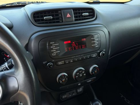 Used 2014 Kia Soul + FWD image 15