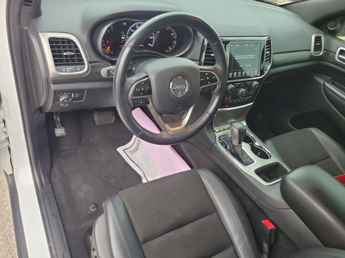 Used 2021 Jeep Grand Cherokee Laredo X RWD image 12